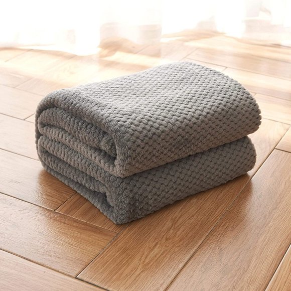 New Waffle Pattern Fleece Throw. - Picture 2 of 8